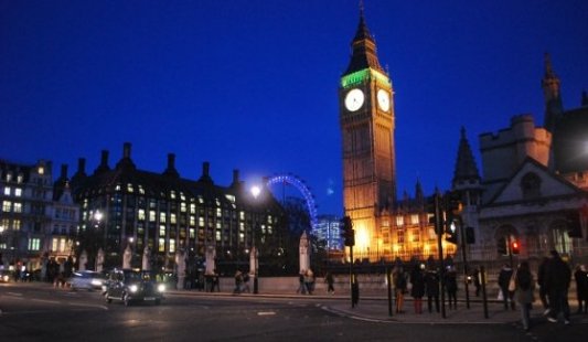 Imagen del centro de Londres por la noche.