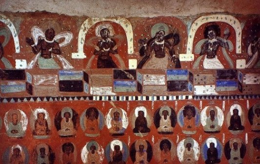 Imágenes de una de las cuevas de Las Mil Grutas de Buda.