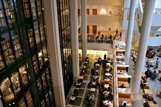 Una de las salas de lectura de la Biblioteca Británica.