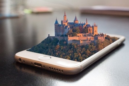 Teléfono móvil con un castillo en tres dimensiones.