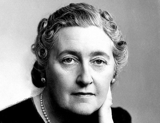 Retrato de Agatha Christie.