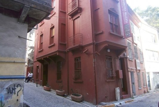 Cada detalle de la novela de Orhan Pamuk están presentes en este edificio