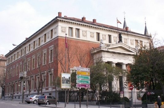 Fachada del edificio de la Real Academia Española
